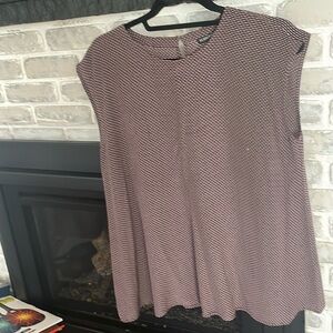 Eileen Fisher  light weight beautiful flowing cap sleeve top. Brown and white